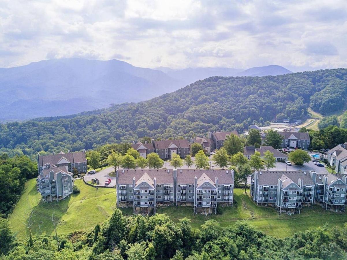 Wow Views!!-Mountain Escape-Outdoor Pool-Close To Downtown-Wifi-Cable-Private Balcony Apartment Gatlinburg Exterior photo