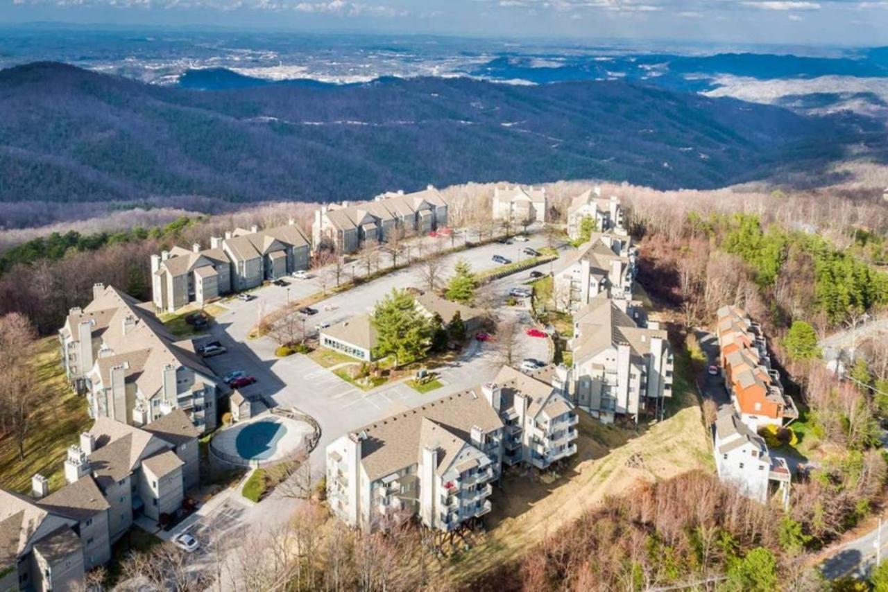 Wow Views!!-Mountain Escape-Outdoor Pool-Close To Downtown-Wifi-Cable-Private Balcony Apartment Gatlinburg Exterior photo