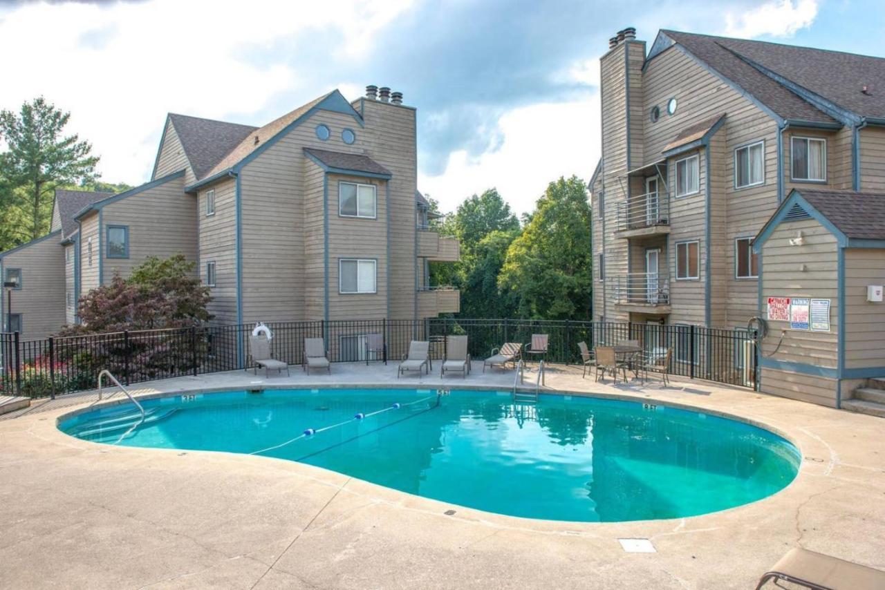 Wow Views!!-Mountain Escape-Outdoor Pool-Close To Downtown-Wifi-Cable-Private Balcony Apartment Gatlinburg Exterior photo