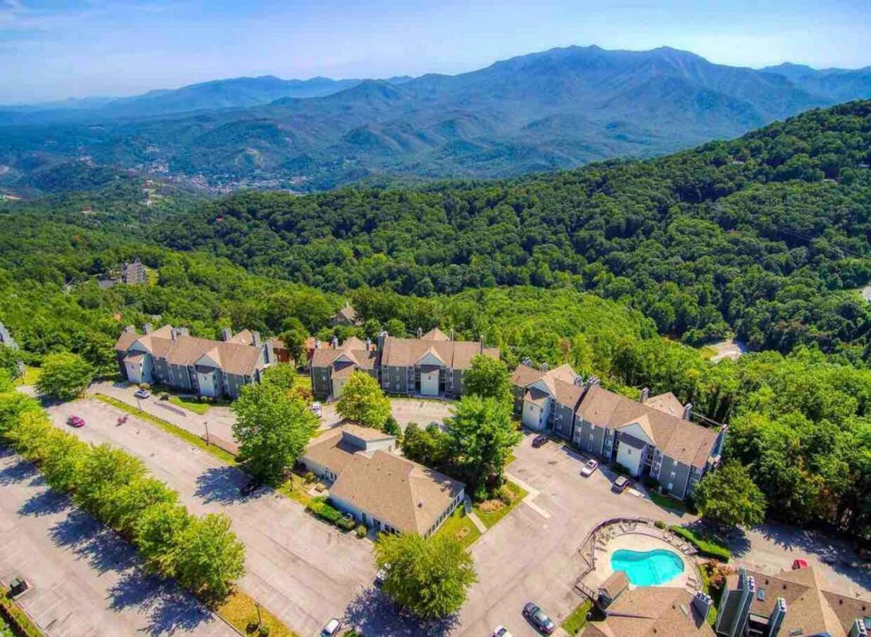 Wow Views!!-Mountain Escape-Outdoor Pool-Close To Downtown-Wifi-Cable-Private Balcony Apartment Gatlinburg Exterior photo